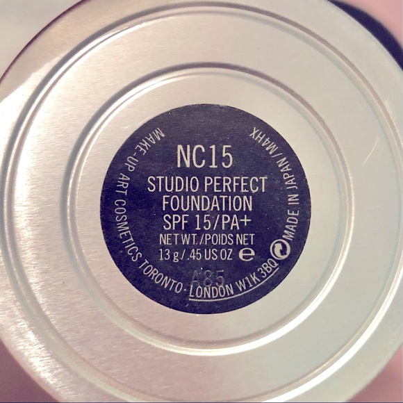 MAC Cosmetics Studio Perfect Foundation Powder SPF 15/PA+ Refill NC15 - Picture 2 of 3